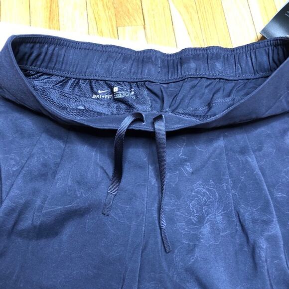 Nike Golf Dri Fit Floral Embossed Shorts - Picture 4 of 10